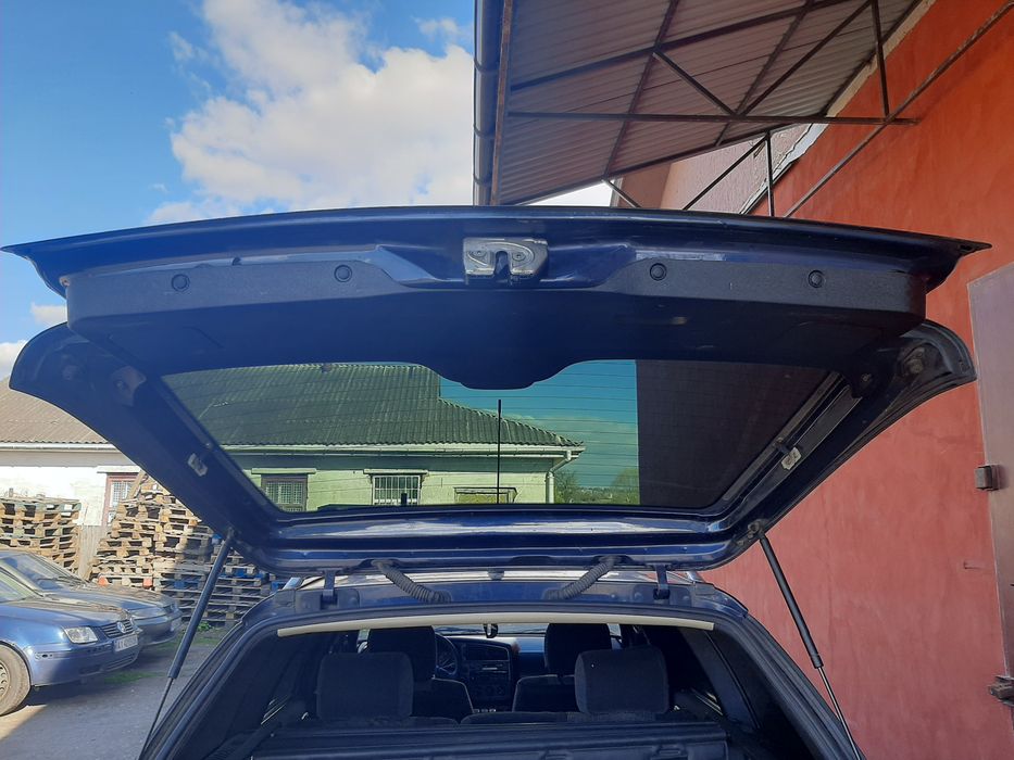 Фольцваген Б4 синій