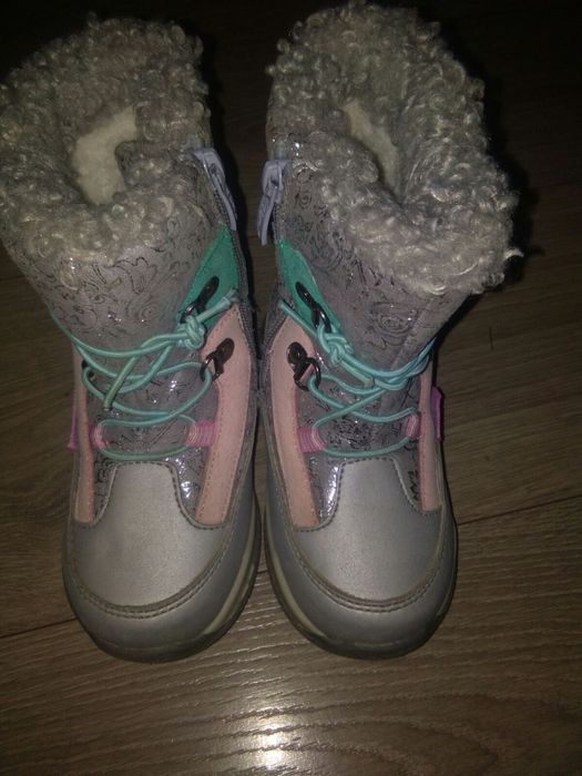 Продам детская обувь на девочку.