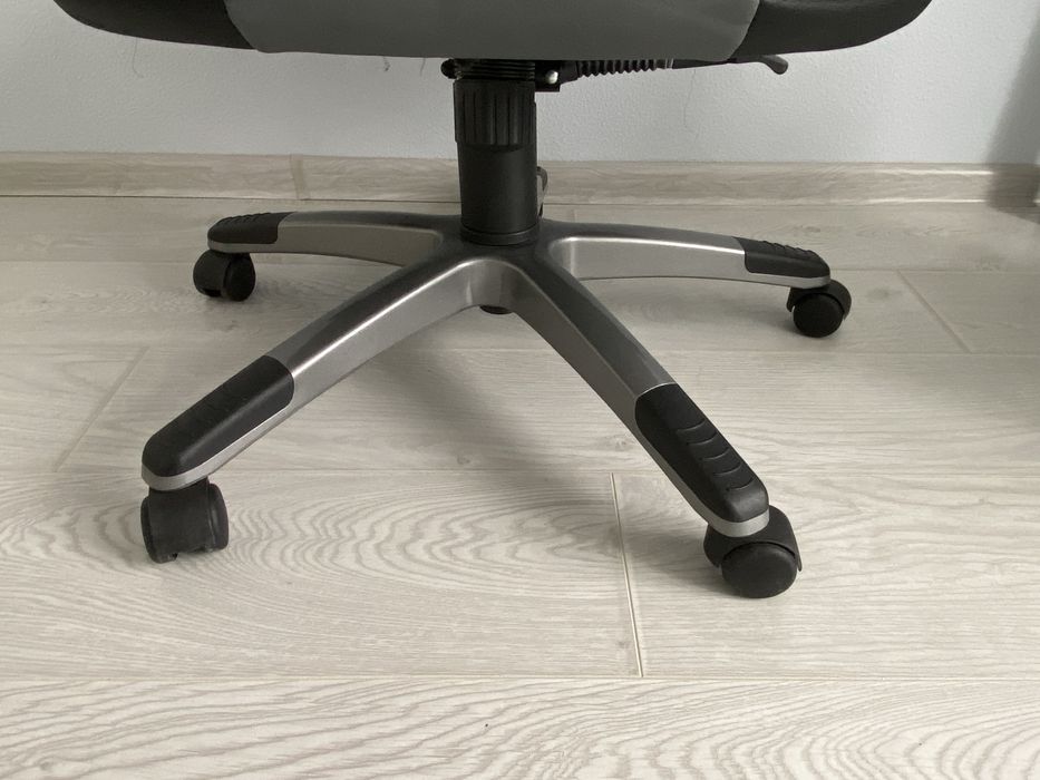 Компʼютерне крісло Новий стиль Razer