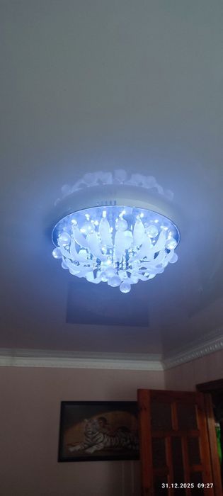 Продам б/у люстру в доброму стані без пульта