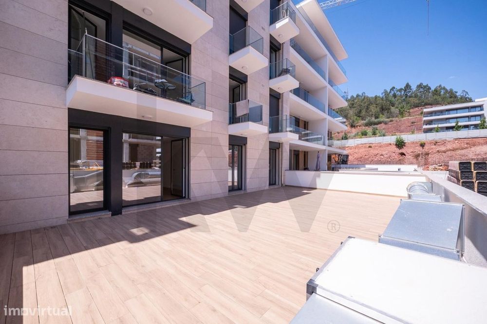 Luminoso Apartamento T2 NOVO com Terraço e Garagem Fechada — Quinta de