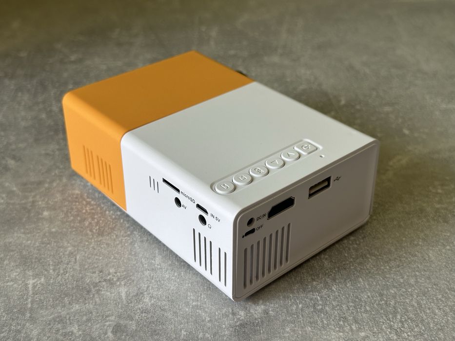 Продам недорого LED-проєктор.