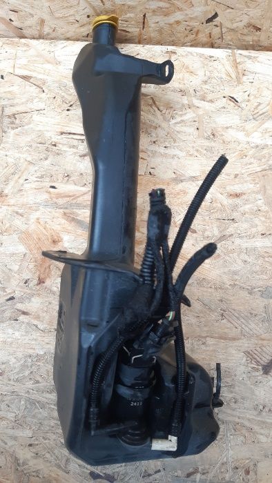 Zbiorniczek spryskiwaczy Opel Zafira B/ Zafira B Lift/ Astra 3/ 3 Lift