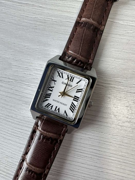 Годинник CASIO ,жіночий