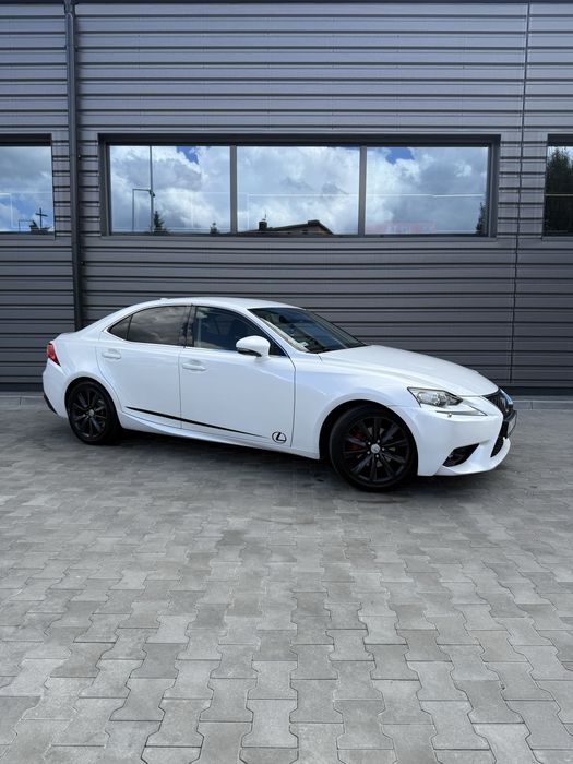 Lexus IS