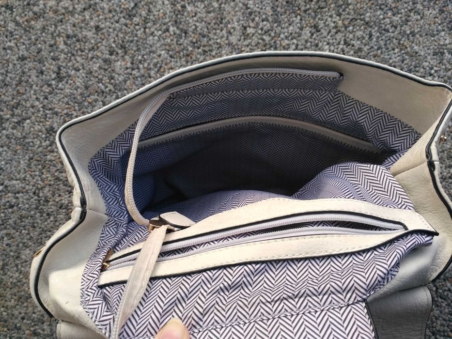 Plecak z eko skóry kremowy z uchem plecaczek elegancki