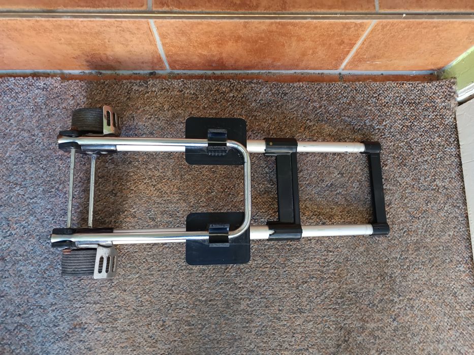 Wózek transportowy na kółkach skladany