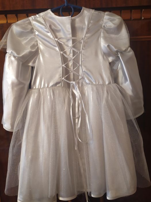 Новорічний костюм сніжинки та маленької принцеси