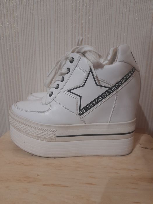 Продам жіночі кросівки на високій платформі, танкетці, 38 розмір