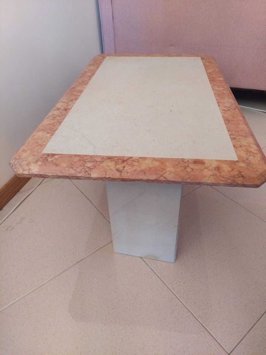 Mesa de centro em mármore