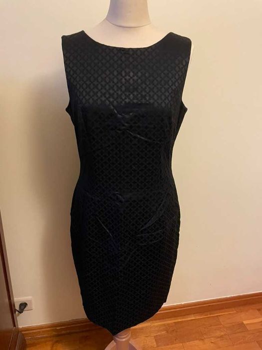 Vestido preto com padrão
