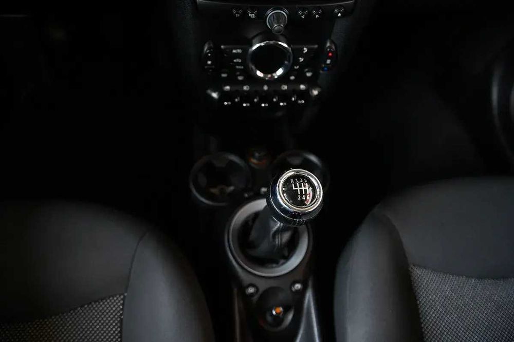 Mini Cooper D (motor BMW) – Excelente estado