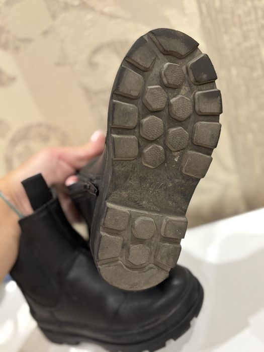 Продам черевики H&M