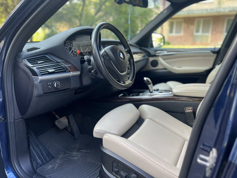 BMW X5, 2010 рік