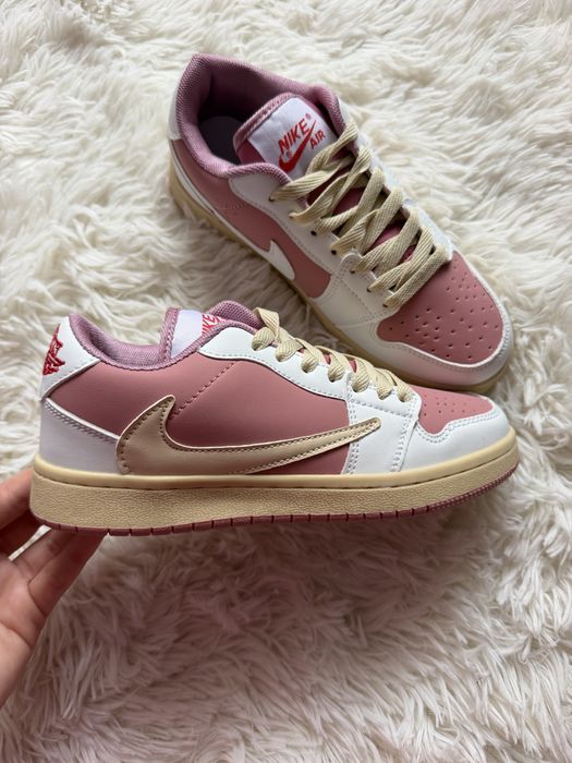 Кеди жіночі Nike Air Jordan 1 Low x Travis Scott Pink White Beige
