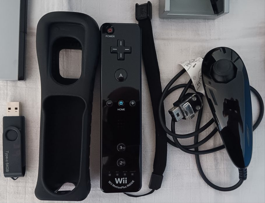 Conjunto Comando Wii Motion Plus Inside + Nunchuk Vermelho