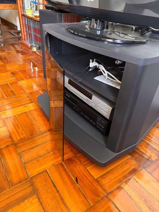 Móvel para TV com vidro