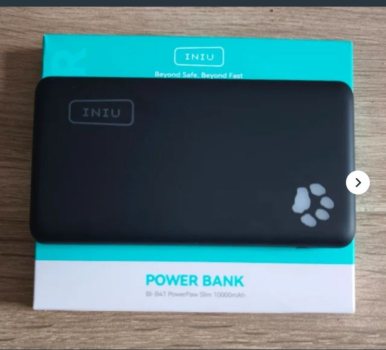 Павербанк INIU BI-B41 10000 mAh з USB-C та USB-A для заряджання смартфонів та планшетів з ліхтариком
