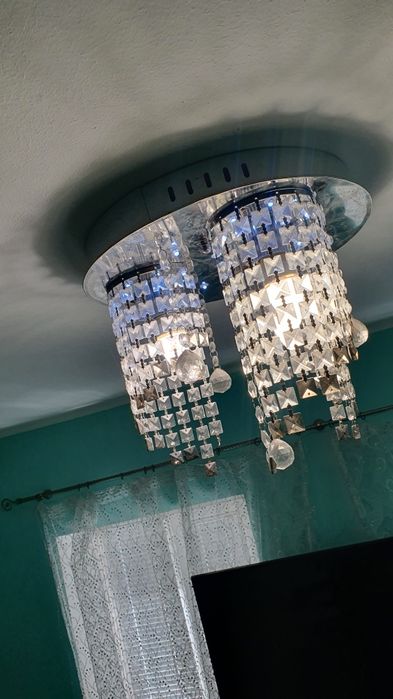 Продам люстру в гарному стані