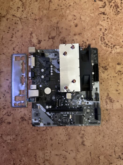 Комплект Ryzen 5 2600 / A320M-DVS ASRock / Кулер