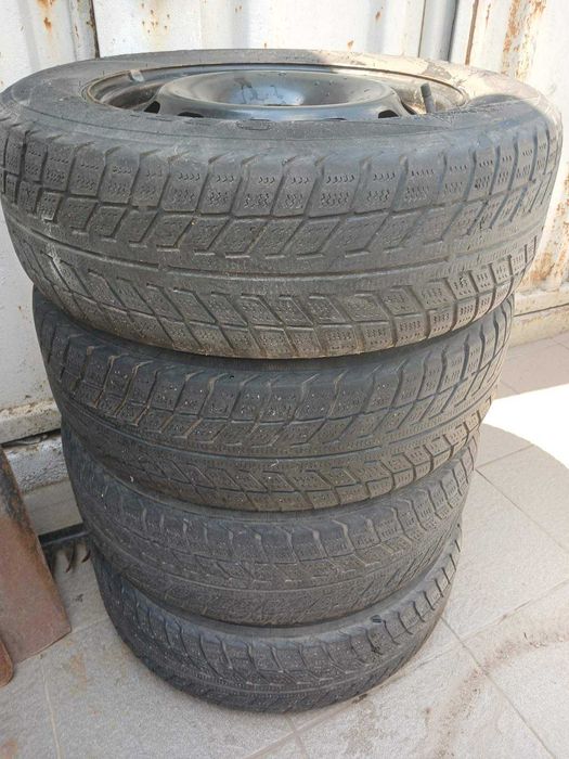Комплект дисків FORD 5х108 ЕТ5 з шинами BELSHINA 195/65/R15