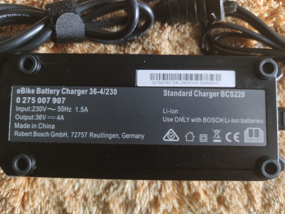 Зарядний пристрій Bosch 36-4/230 для е-байку