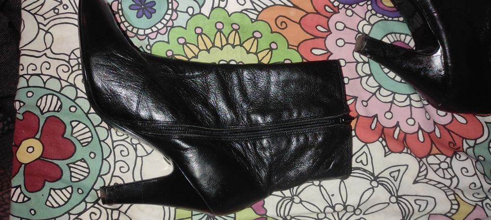 Botas de saltos e meio cano