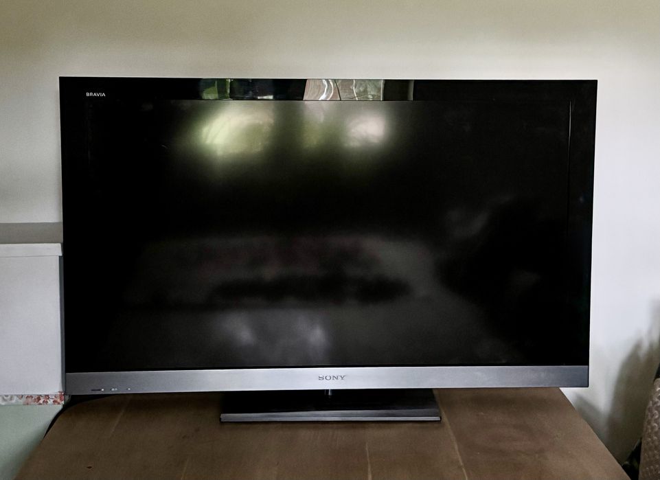 Sony Bravia (KDL-46EX500)