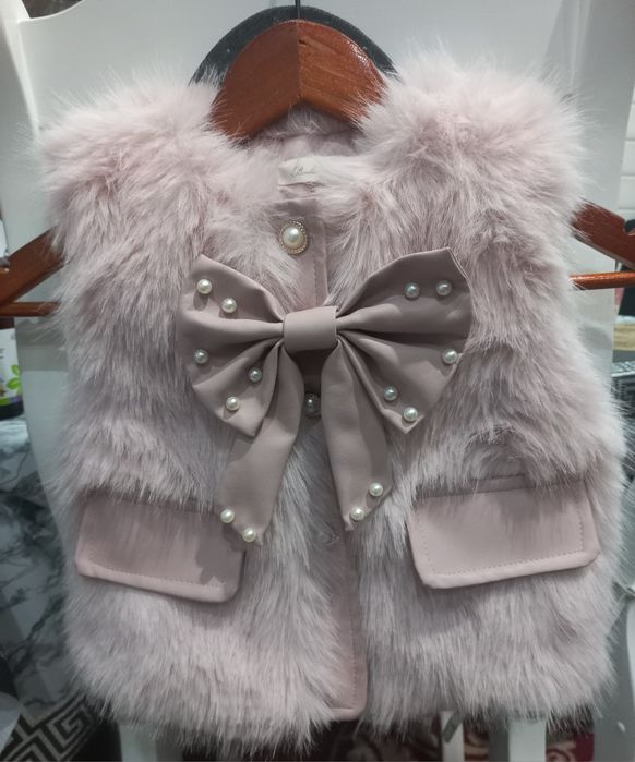 Продам дуже круту жилетку для дівчинки 3-6 років.