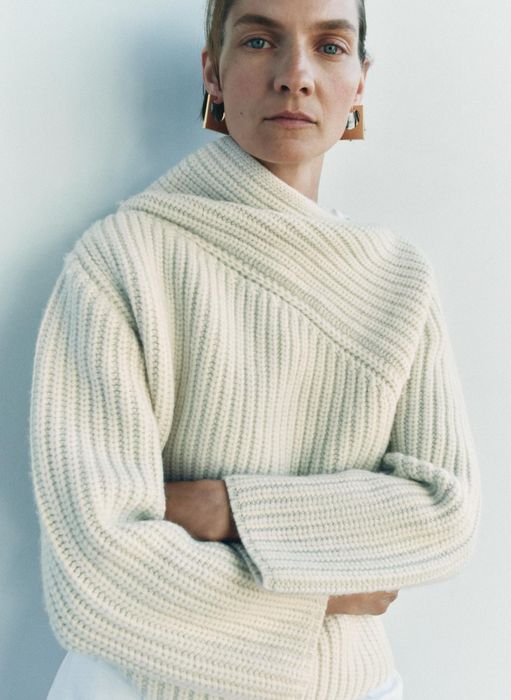 Sweter kremowy Zara wełniany rozmiar S wełna