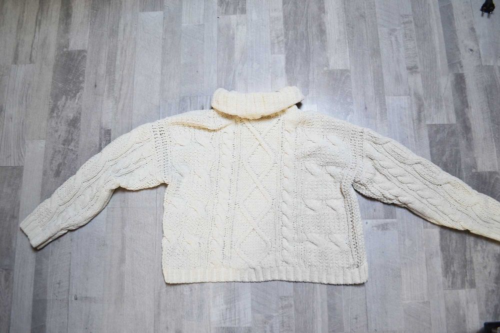Zimowy gruby ciepły sweter kremowy pleciony golf Primark XS
