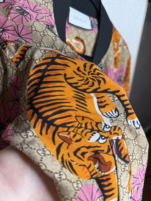 Кофта  gucci  S розмір легка тканина