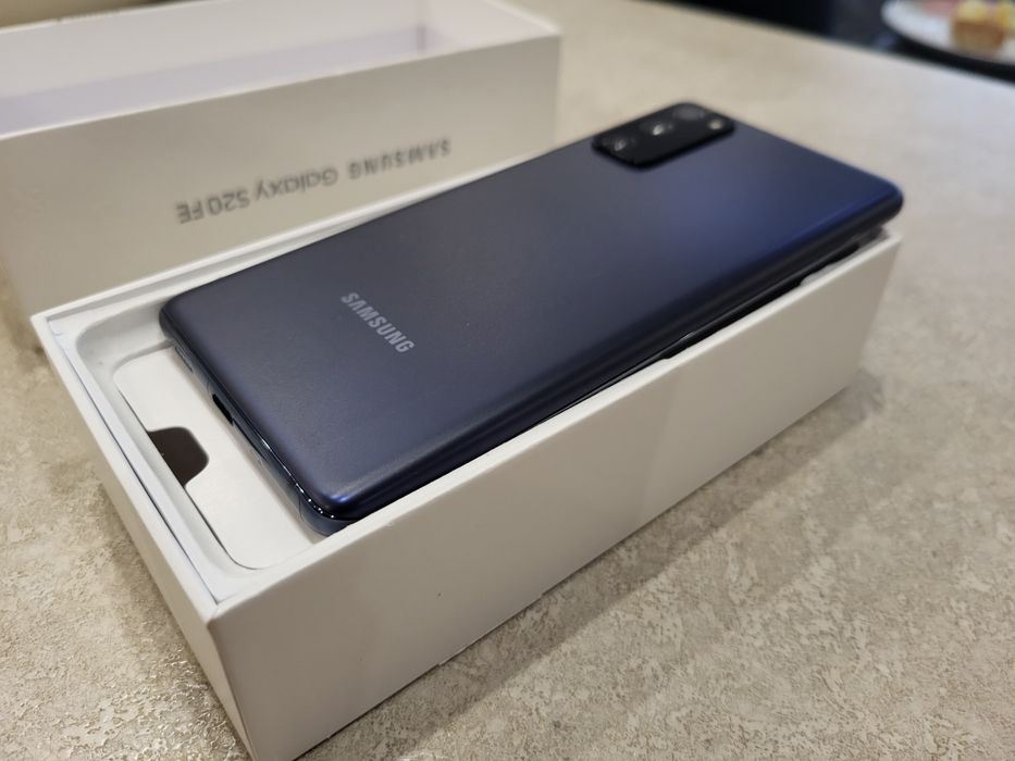 Samsung S20 FE stan idealny