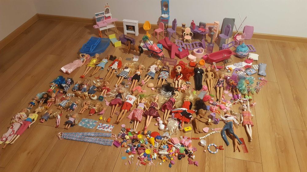 Duży zestaw Barbie - dwa duże domki i trzy samochody, kasa, kuchnia