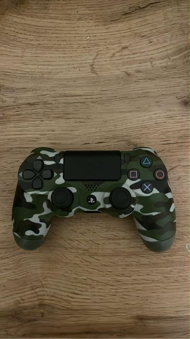 PlayStation 4 Pro + 1 pad + gry