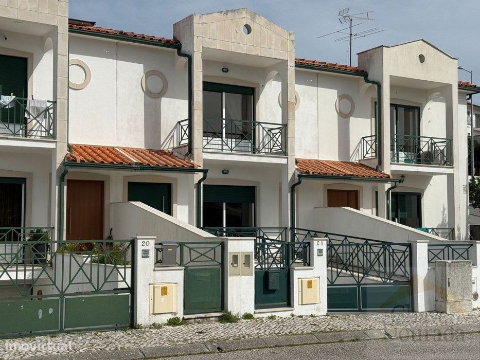 Moradia M3 com logradouro e garagem - Santa Clara