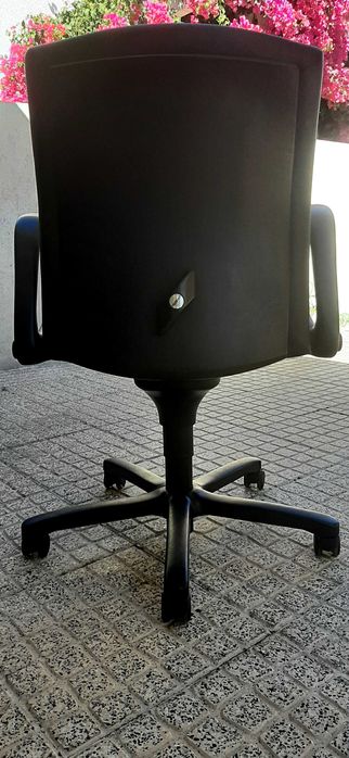 Cadeira escritorio em pele