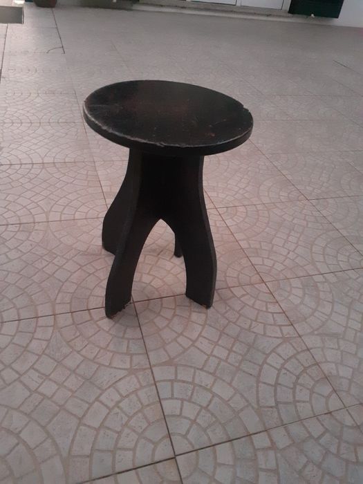 Cesto de vime muito antigo conforme foto.