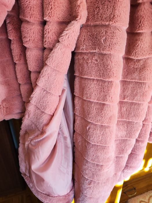 Casaco de pêlo rosa de senhora