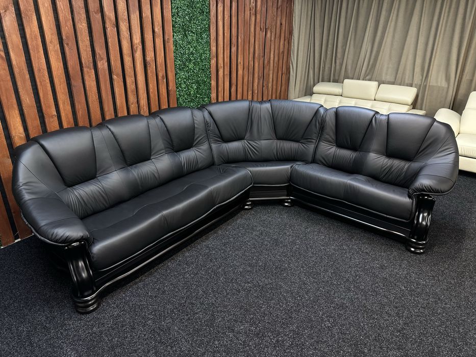 Новий шкіряний диван на дубі. Голандія. Нідерланди. Кожаный уголок.