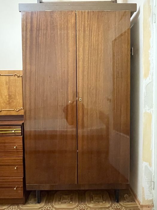 Міцна двостулкова шафа