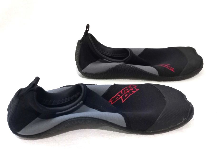 Buty DO WODY neoprenowe r. 36-37,5 czarne Unisex stan bdb