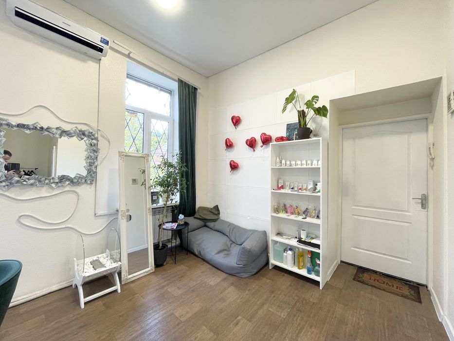 Сдам офис 29,5 кв.м open space + кабинет. Баррикадная. Центр. Цена с ком.услугами