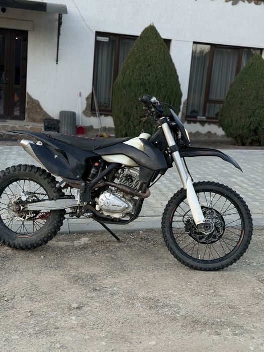 Продам мотоцикл PROFACTORY 300 AIR