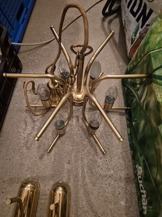 Lampa wisząca w kolorze złotym