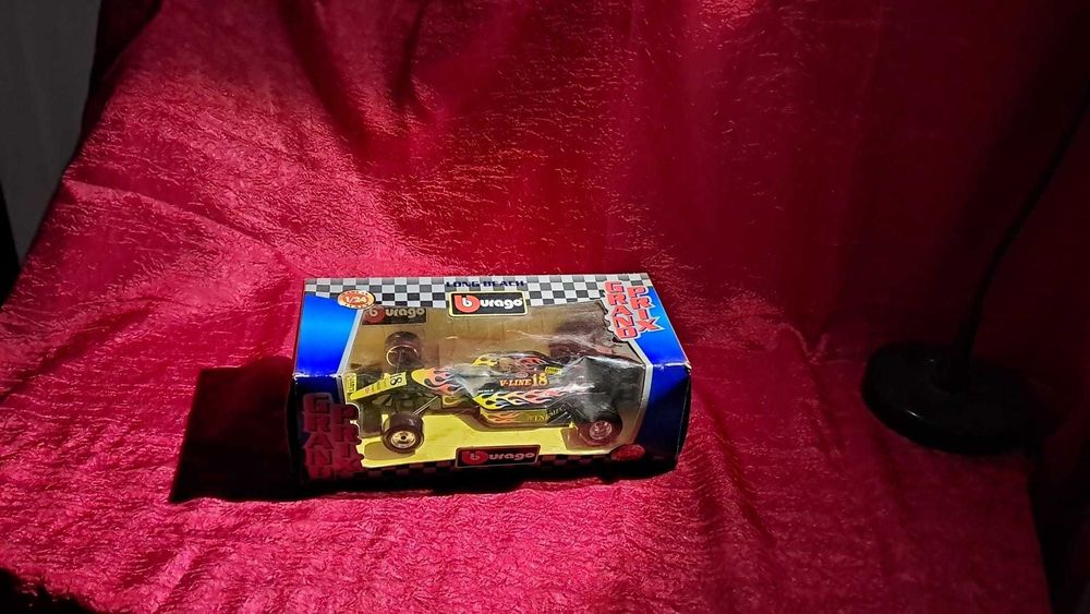 Carro Bburago 1:24 – Long Beach Grand Prix – Coleção – Made in Italy