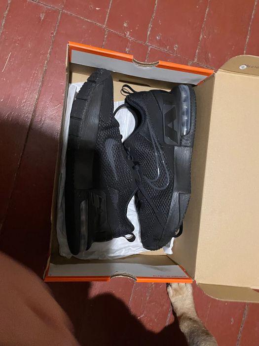 Кроссовки найк новые с коробкой