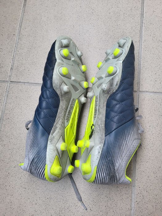 Buty piłkarskie korki