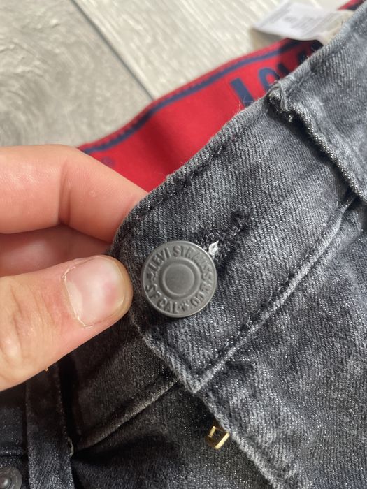 Продам джинси levis