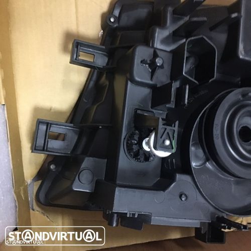 Farol Nissan Navara modelo: 2005 até 2010 novo